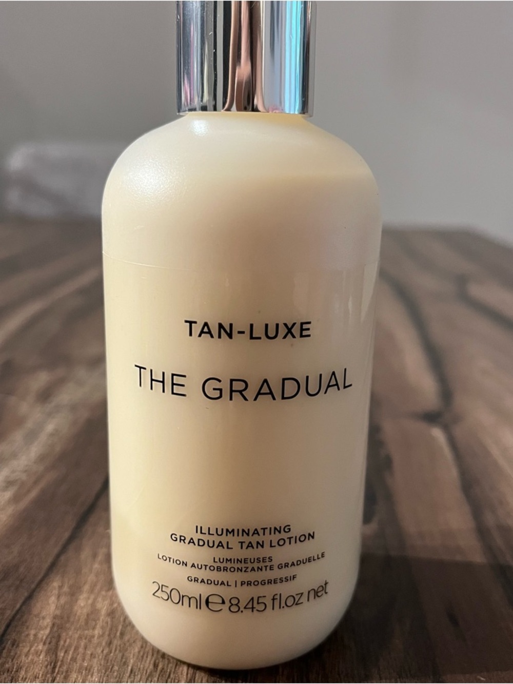 TAN-LUXE The Gradual Illuminating Gradual Tan Lotion